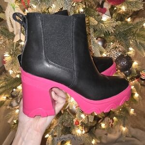 NWT Sorel Brex Pink and black boot